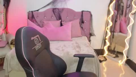 Snapshot of ludo_kitty_tay chatting on 10/19/25, 03:40 ludo_kitty_tay online show from 10/19/25, 03:40