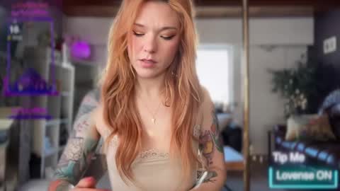 Snapshot of luebeam chatting on 02/18/25, 08:03 Luubeam INSTA luubeammm TWITTER lunaisreallycu1 online show from 02/18/25, 08:03