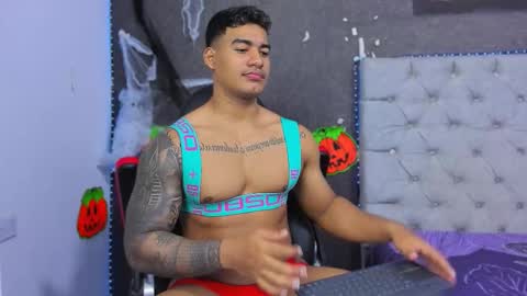 Luigi Independent model online show from 11/01/25, 03:58