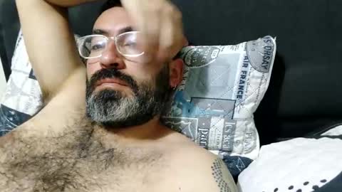 Snapshot of luis2988z chatting on 12/04/24, 02:20 Hairyman online show from 12/04/24, 02:20