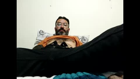 Snapshot of luis2988z chatting on 12/13/24, 03:05 Hairyman online show from 12/13/24, 03:05