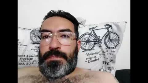 Snapshot of luis2988z chatting on 12/16/24, 04:02 Hairyman online show from 12/16/24, 04:02