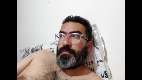 Snapshot of luis2988z chatting on 12/17/24, 05:07 Hairyman online show from 12/17/24, 05:07