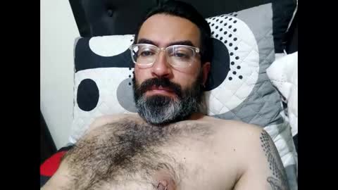 Snapshot of luis2988z chatting on 12/18/24, 03:58 Hairyman online show from 12/18/24, 03:58