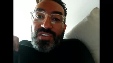 Snapshot of luis2988z chatting on 01/05/25, 04:38 Hairyman online show from 01/05/25, 04:38