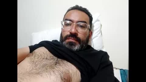 Snapshot of luis2988z chatting on 01/06/25, 11:42 Hairyman online show from 01/06/25, 11:42