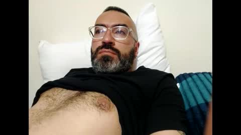 Snapshot of luis2988z chatting on 01/08/25, 01:53 Hairyman online show from 01/08/25, 01:53