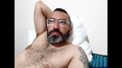 Snapshot of luis2988z chatting on 01/16/25, 03:02 Hairyman online show from 01/16/25, 03:02