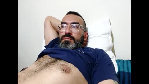 Snapshot of luis2988z chatting on 01/17/25, 01:36 Hairyman online show from 01/17/25, 01:36