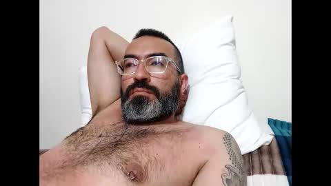 Snapshot of luis2988z chatting on 01/21/25, 03:48 Hairyman online show from 01/21/25, 03:48