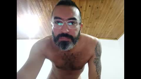 Snapshot of luis2988z chatting on 01/25/25, 03:19 Hairyman online show from 01/25/25, 03:19