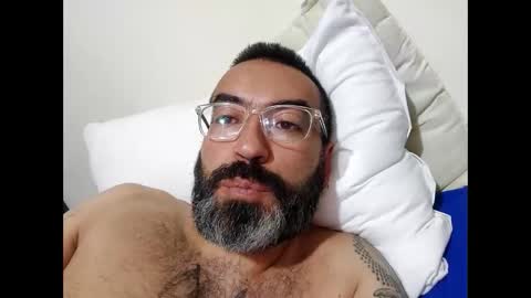 Snapshot of luis2988z chatting on 01/25/25, 08:21 Hairyman online show from 01/25/25, 08:21