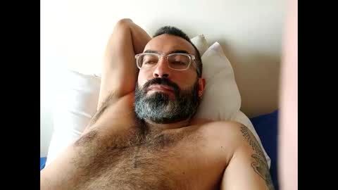 Snapshot of luis2988z chatting on 01/26/25, 03:25 Hairyman online show from 01/26/25, 03:25