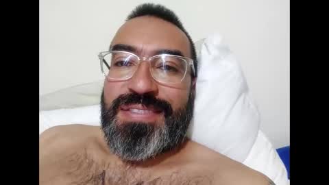 Snapshot of luis2988z chatting on 01/26/25, 11:39 Hairyman online show from 01/26/25, 11:39