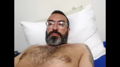 Snapshot of luis2988z chatting on 01/27/25, 04:09 Hairyman online show from 01/27/25, 04:09