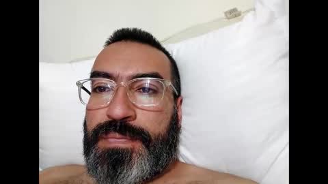 Snapshot of luis2988z chatting on 01/28/25, 05:11 Hairyman online show from 01/28/25, 05:11