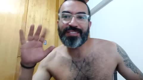 Snapshot of luis2988z chatting on 01/31/25, 02:58 Hairyman online show from 01/31/25, 02:58