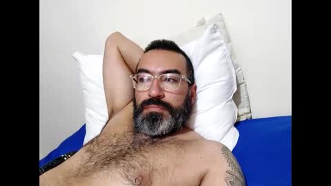 Snapshot of luis2988z chatting on 02/02/25, 03:32 Hairyman online show from 02/02/25, 03:32