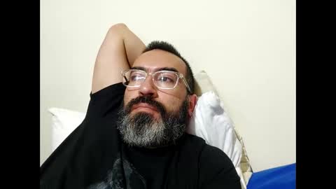 Snapshot of luis2988z chatting on 02/03/25, 12:25 Hairyman online show from 02/03/25, 12:25