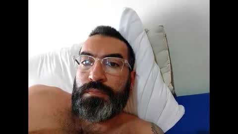 Snapshot of luis2988z chatting on 02/04/25, 12:44 Hairyman online show from 02/04/25, 12:44