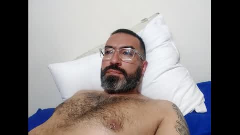 Snapshot of luis2988z chatting on 02/06/25, 04:10 Hairyman online show from 02/06/25, 04:10