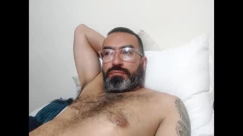 Snapshot of luis2988z chatting on 02/10/25, 02:08 Hairyman online show from 02/10/25, 02:08