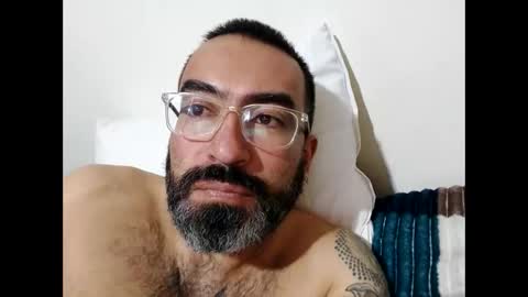 Snapshot of luis2988z chatting on 02/13/25, 05:16 Hairyman online show from 02/13/25, 05:16