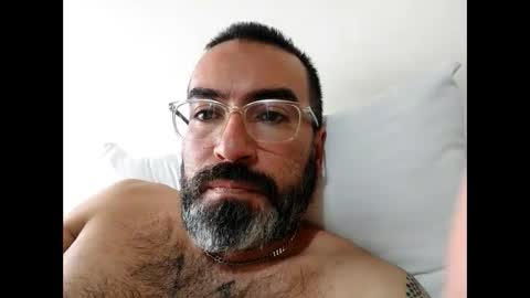 Snapshot of luis2988z chatting on 02/16/25, 09:27 Hairyman online show from 02/16/25, 09:27