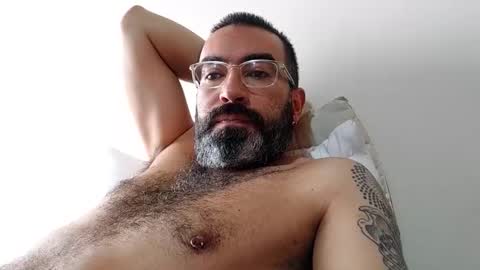 Snapshot of luis2988z chatting on 02/17/25, 01:21 Hairyman online show from 02/17/25, 01:21