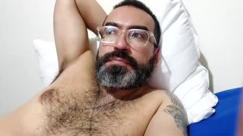 Snapshot of luis2988z chatting on 02/19/25, 02:33 Hairyman online show from 02/19/25, 02:33