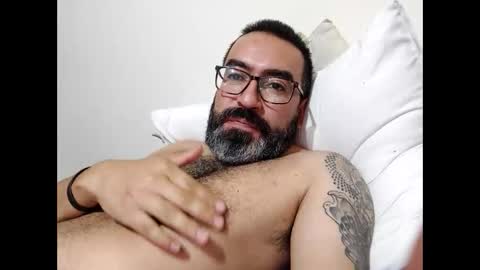 Snapshot of luis2988z chatting on 02/24/25, 02:08 Hairyman online show from 02/24/25, 02:08