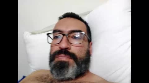 Snapshot of luis2988z chatting on 02/28/25, 02:42 Hairyman online show from 02/28/25, 02:42