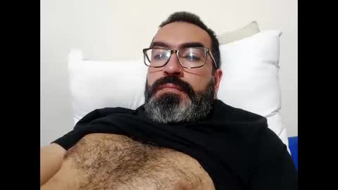 Snapshot of luis2988z chatting on 03/01/25, 09:59 Hairyman online show from 03/01/25, 09:59