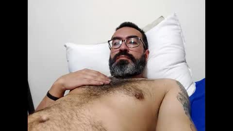 Snapshot of luis2988z chatting on 03/05/25, 02:36 Hairyman online show from 03/05/25, 02:36