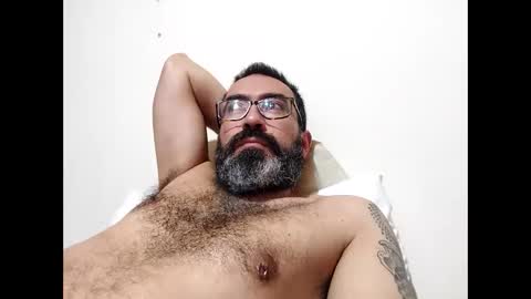 Snapshot of luis2988z chatting on 03/10/25, 01:12 Hairyman online show from 03/10/25, 01:12
