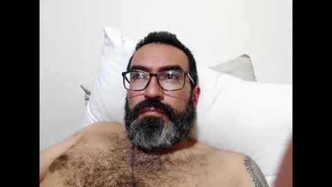 Snapshot of luis2988z chatting on 03/12/25, 02:30 Hairyman online show from 03/12/25, 02:30