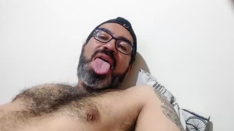 Snapshot of luis2988z chatting on 09/10/25, 12:27 Hairyman online show from 09/10/25, 12:27