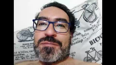 Snapshot of luis2988z chatting on 09/16/25, 04:46 Hairyman online show from 09/16/25, 04:46