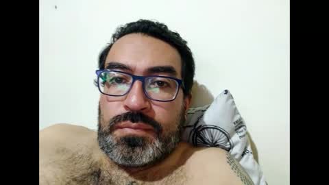 Snapshot of luis2988z chatting on 09/17/25, 04:14 Hairyman online show from 09/17/25, 04:14