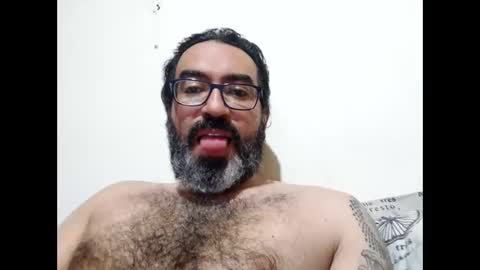 Snapshot of luis2988z chatting on 10/18/25, 02:58 Hairyman online show from 10/18/25, 02:58