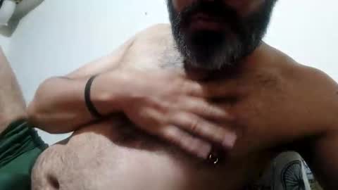 Snapshot of luis2988z chatting on 10/29/25, 04:26 Hairyman online show from 10/29/25, 04:26