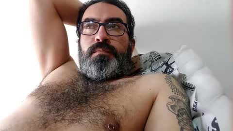 Snapshot of luis2988z chatting on 11/03/25, 05:58 Hairyman online show from 11/03/25, 05:58