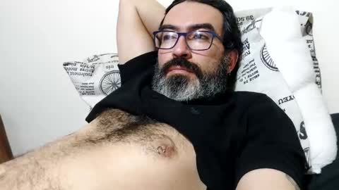 Snapshot of luis2988z chatting on 11/06/25, 01:50 Hairyman online show from 11/06/25, 01:50