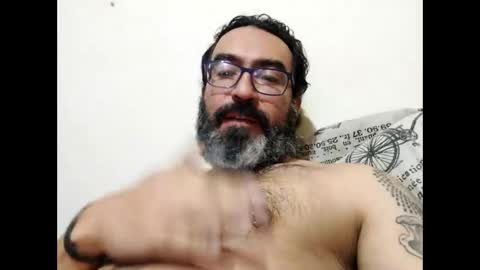 Snapshot of luis2988z chatting on 11/07/25, 01:16 Hairyman online show from 11/07/25, 01:16