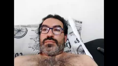 Snapshot of luis2988z chatting on 11/16/25, 04:01 Hairyman online show from 11/16/25, 04:01