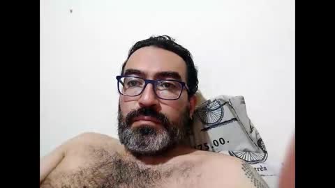 Snapshot of luis2988z chatting on 11/26/25, 03:18 Hairyman online show from 11/26/25, 03:18