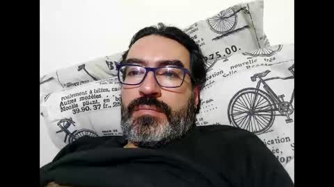 Snapshot of luis2988z chatting on 11/27/25, 02:57 Hairyman online show from 11/27/25, 02:57