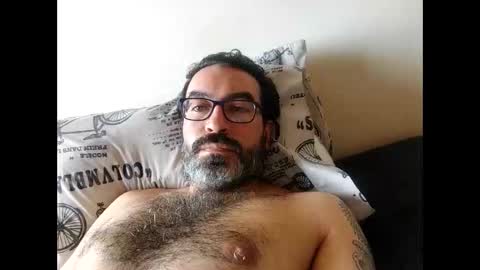 Snapshot of luis2988z chatting on 11/30/25, 02:43 Hairyman online show from 11/30/25, 02:43