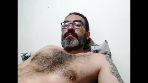 Snapshot of luis2988z chatting on 12/05/25, 06:00 Hairyman online show from 12/05/25, 06:00