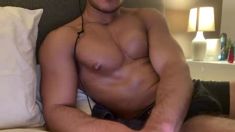 luis763413 online show from 04/16/26, 12:00